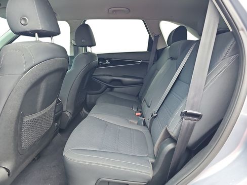 Used 2020 Kia Sorento FWD V6 image 11