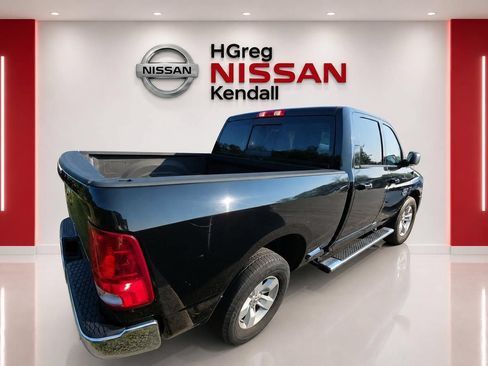 Used 2020 RAM 1500 Classic SLT w/ Luxury Group RWD image 4