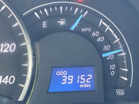 Used 2012 Toyota Camry LE FWD image 32
