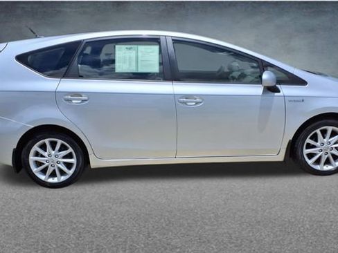 Used 2012 Toyota Prius V Five FWD image 10