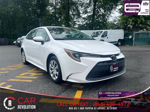 Used 2023 Toyota Corolla LE FWD image 1