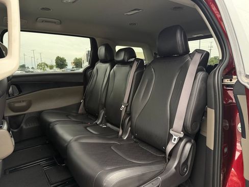 Certified 2025 Kia Carnival FWD image 25