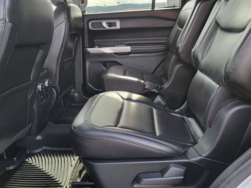 Used 2022 Ford Explorer XLT w/ Equipment Group 202A image 51