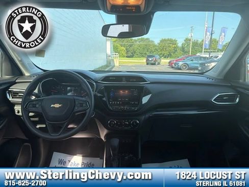 Used 2023 Chevrolet TrailBlazer LT w/ Convenience Package FWD image 9