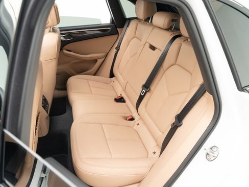 Certified 2023 Porsche Macan S AWD/4WD image 27