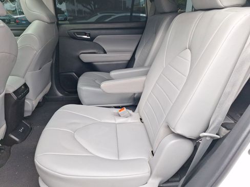 Used 2022 Toyota Highlander XLE image 31