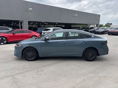 Used 2026 Nissan Sentra SV w/ Floor Mat Package FWD image 9