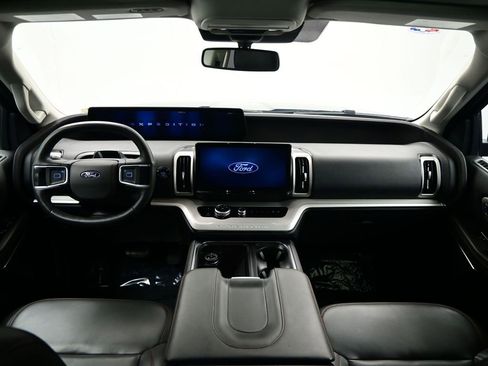 Used 2025 Ford Expedition Active image 8