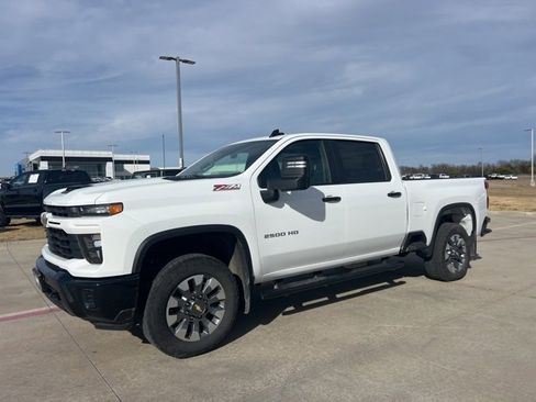 Used 2025 Chevrolet Silverado 2500 Custom w/ Custom Value Package image 3