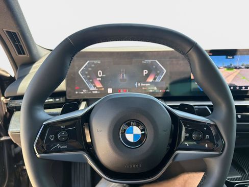 Used 2025 BMW 530i w/ Premium Package RWD image 24