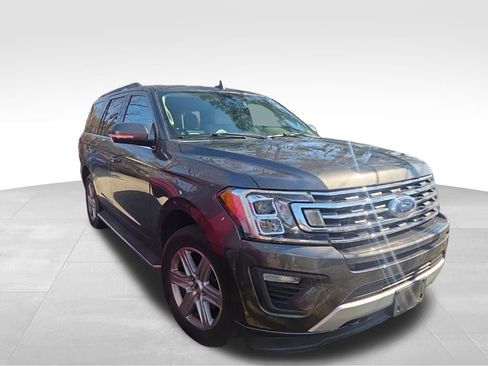 Used 2018 Ford Expedition XLT w/ Equipment Group 202A image 2