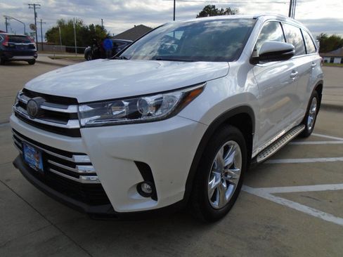Used 2019 Toyota Highlander FWD V6 image 3