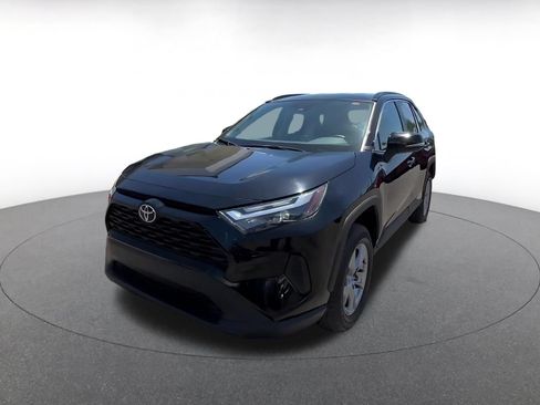 Used 2025 Toyota RAV4 XLE w/ Weather Package FWD image 6