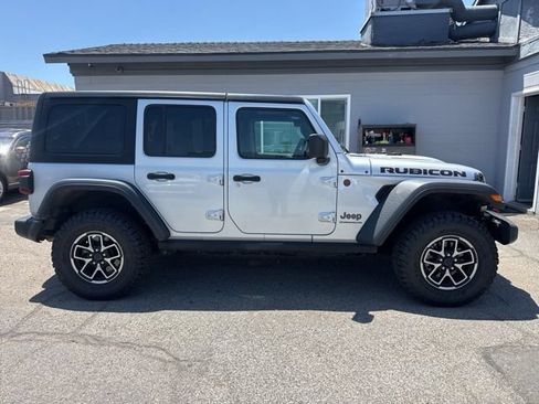Used 2024 Jeep Wrangler Unlimited Rubicon AWD/4WD image 4