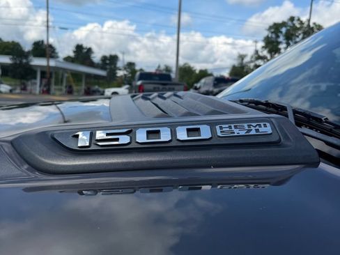 Used 2019 RAM 1500 Laramie AWD/4WD image 14