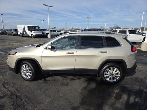 Used 2015 Jeep Cherokee Limited image 23