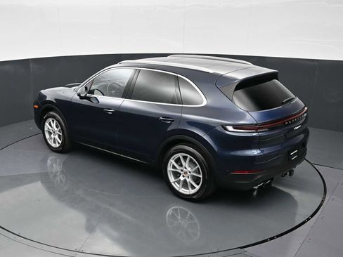 Certified 2025 Porsche Cayenne AWD/4WD image 31