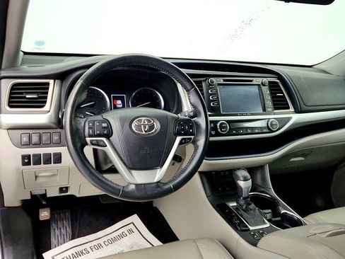 Used 2018 Toyota Highlander XLE FWD image 13