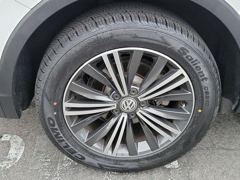 Used 2018 Volkswagen Tiguan SEL image 24
