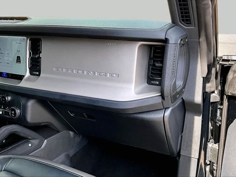 Used 2025 Ford Bronco Outer Banks w/ Sasquatch Package AWD/4WD image 19
