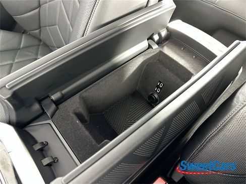 Used 2025 BMW 740i xDrive image 37