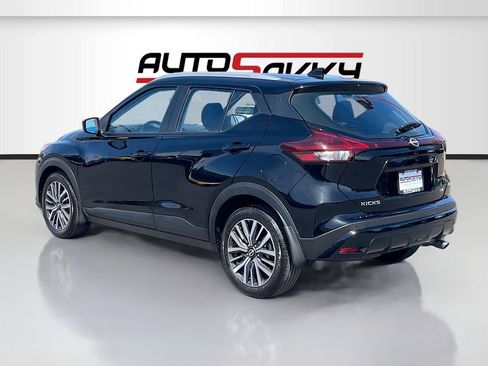 Used 2023 Nissan Kicks SV w/ Interior Electronics Package FWD image 5