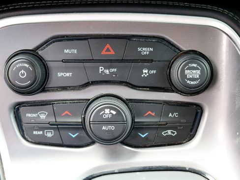 Used 2020 Dodge Challenger R/T image 17