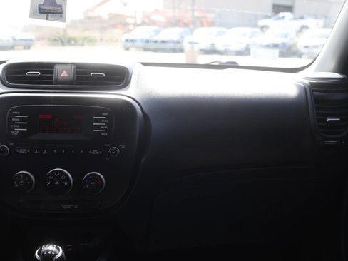 Used 2016 Kia Soul Base 4dr Crossover 6M image 24