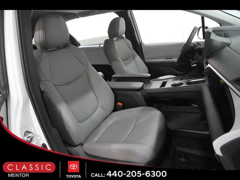 Used 2026 Toyota Sienna XLE FWD image 17