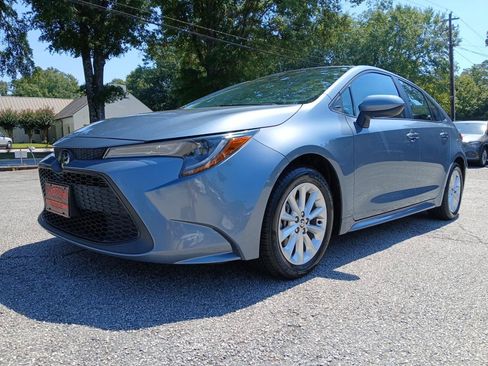 Used 2020 Toyota Corolla LE w/ LE Premium Package FWD image 2
