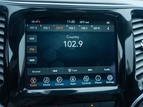 Used 2021 Jeep Cherokee Limited image 19