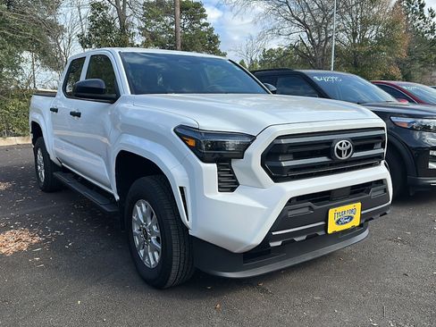 Used 2024 Toyota Tacoma SR image 1