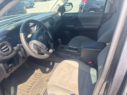 Used 2017 Toyota Tacoma SR RWD image 5