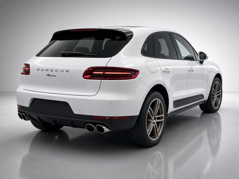 Used 2018 Porsche Macan AWD/4WD image 2