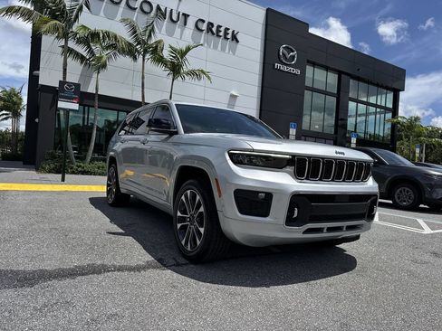 Used 2023 Jeep Grand Cherokee L Overland RWD image 30