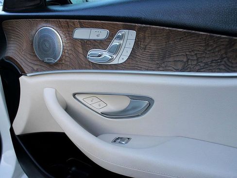 Used 2018 Mercedes-Benz E 300 image 25