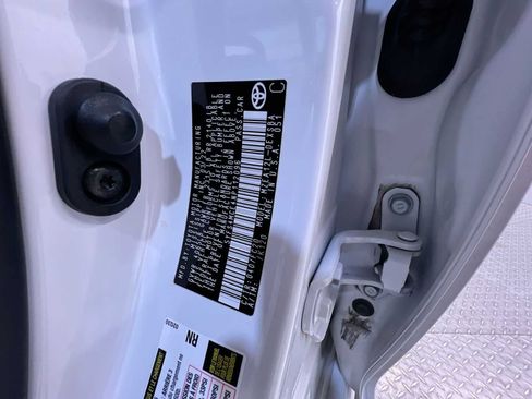 Used 2022 Toyota Corolla SE w/ Carpet Mat Package (TMS) FWD image 42