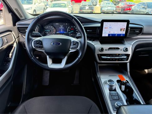 Used 2023 Ford Explorer XLT AWD/4WD image 24