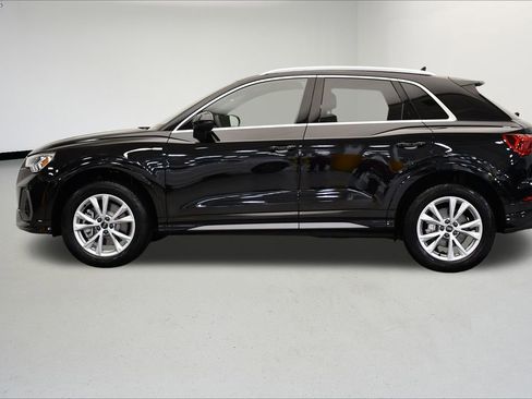 Used 2025 Audi Q3 2.0T Premium w/ Convenience Package image 2