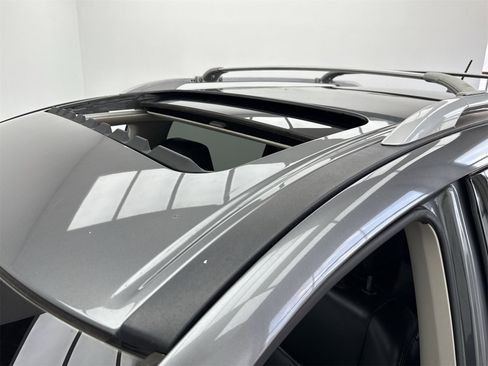 Used 2016 Nissan Pathfinder Platinum w/ Family Entertainment Package image 37