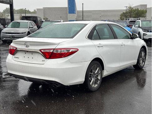Used 2016 Toyota Camry SE FWD image 3
