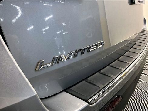 Used 2022 Ford Explorer Limited w/ Equipment Group 301A RWD image 30