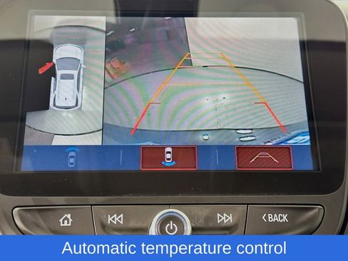 Used 2018 Chevrolet Equinox Premier image 18