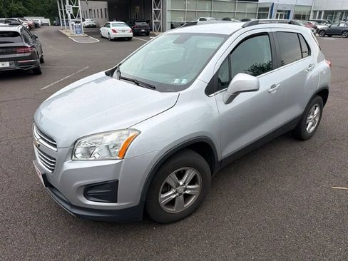Used 2016 Chevrolet Trax LT w/ LT Convenience Package AWD/4WD image 3