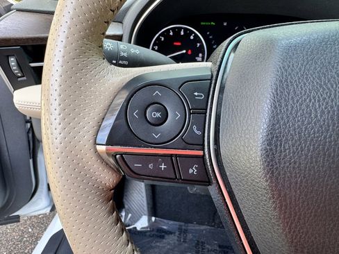 Used 2020 Toyota Avalon Limited image 22