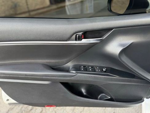 Used 2020 Toyota Camry SE image 17