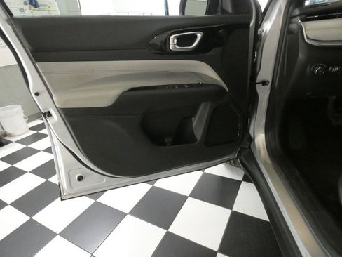 Used 2025 Jeep Compass Limited AWD/4WD image 20
