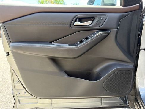 Used 2023 Nissan Rogue SL AWD/4WD image 12