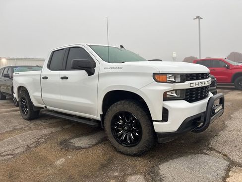 Used 2019 Chevrolet Silverado 1500 Custom w/ Custom Value Package image 3