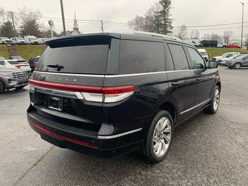 Used 2024 Lincoln Navigator Premiere image 8